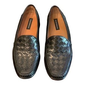 Men’s black leather 9M Bostonian loafer slip-on shoes